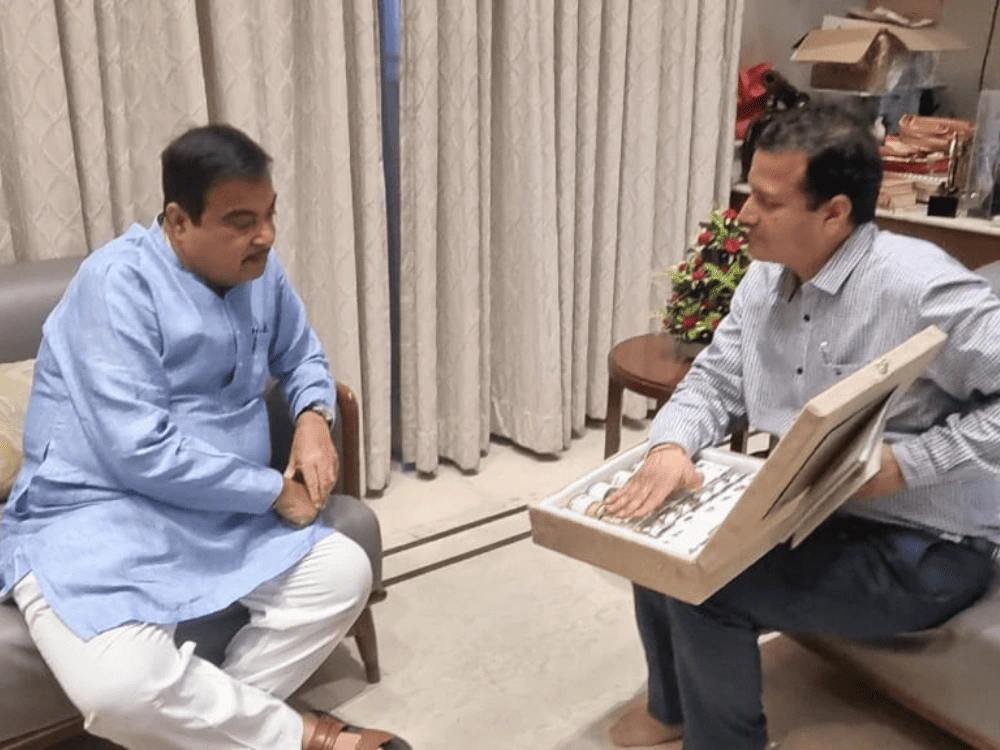 Hon. Minister of Road Transport and Highways Shri Nitin JI Gadkari SAHEB presenting khushi agro private limited products