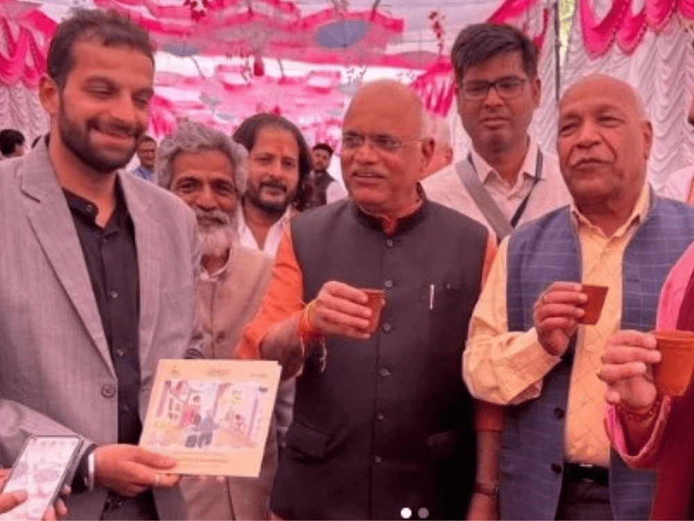 at UCC 2023, UJJAIN Dr. Shri Vinay Ji Sahasrabuddhe Saheb tasting vedic drinks by dawn lee 18th century food world